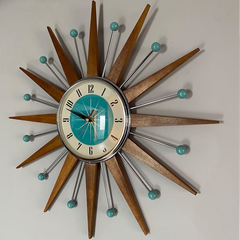 Mid-century vægur | Stille, batteridrevet vægur | Retro solstråle ...