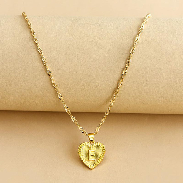 Goldene Herz-Halskette mit Buchstabenanhänger, personalisierter Schmuck, Geschenkidee.