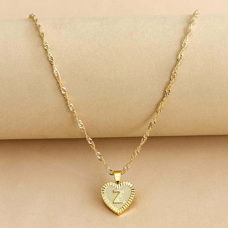 Goldene Herz-Halskette mit Z-Anhänger, gedrehtes Kettendesign, eleganter Schmuck für Damen.