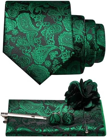 Sæt i grøn og sort paisley: slips, lommeklud, manchetknapper, slipsenål og mørk blomsterformet reversbroche. 18