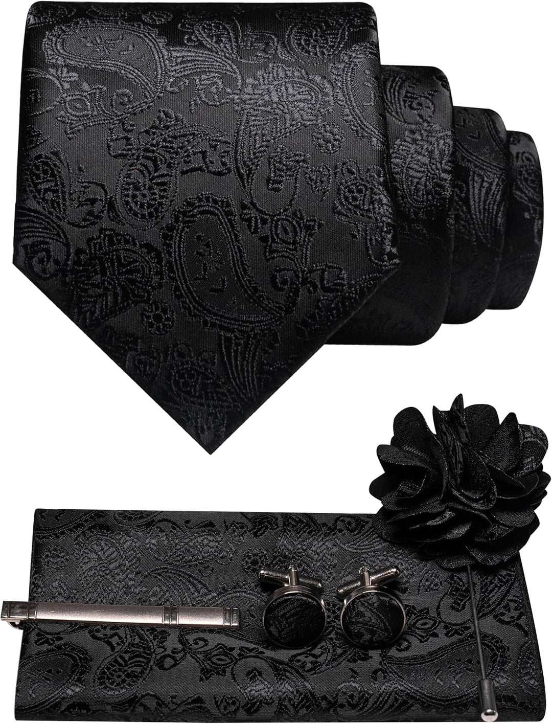 Nærbillede af helsort tone-i-tone paisley-sæt med slips, lommeklud, manchetknapper, slipsenål og sort blomsterbroche. 37