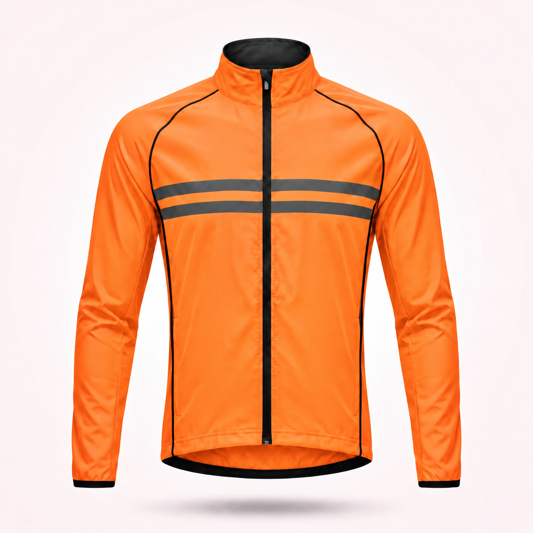 Orange cykeljakke set forfra uden hætte med sorte kantstriber, sort lynlås og to grå reflekterende striber over brystet. 15