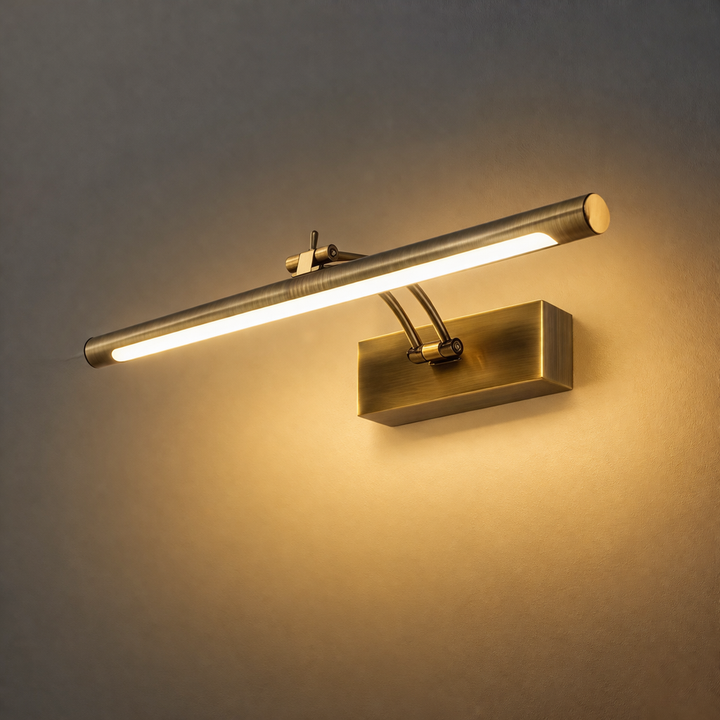 Tændt rørlampe med buede arme kaster varmt lys på en grå væg 16