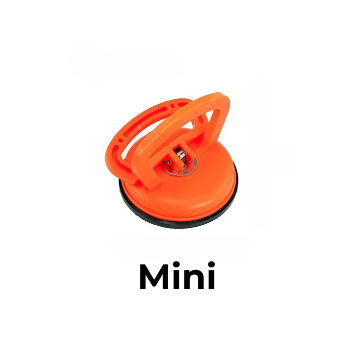 Lille orange sugekop med sort gummikant og metalskive under det oprejste håndtag, fotograferet alene på hvid baggrund. 6
