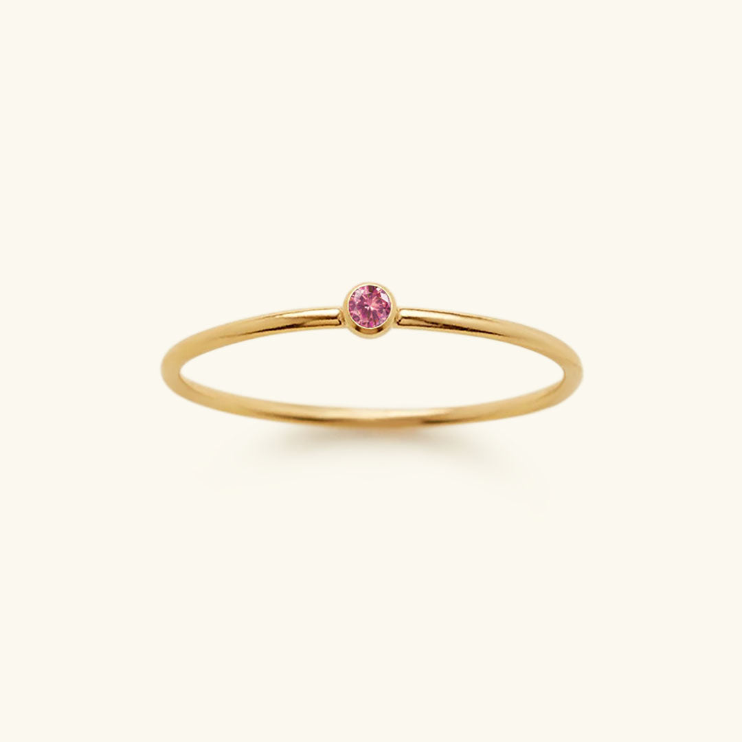 Goldener Ring mit rosa Edelstein, minimalistisches Design, Damen-Schmuck, elegantes Accessoire.