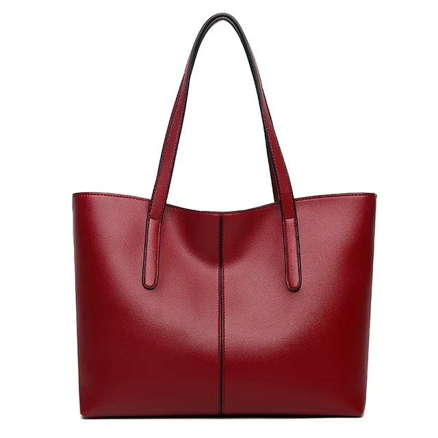 Rød totebag set forfra mod hvid baggrund med lange stropper og midtersøm 8