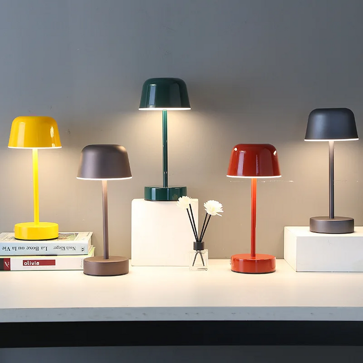 Moderne Tischlampe Aus Metall - Radiantix