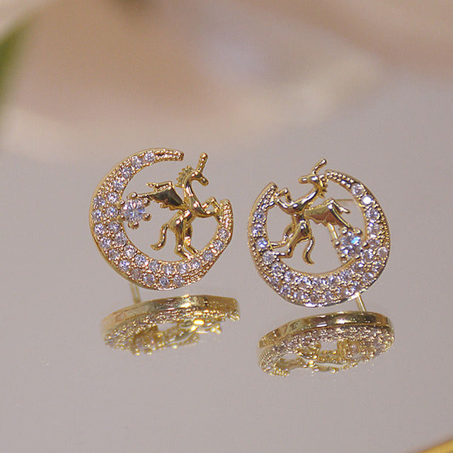 Goldene Ohrringe mit Pferd-Design, Strasssteine, modisch, Damen-Schmuck, elegant.
