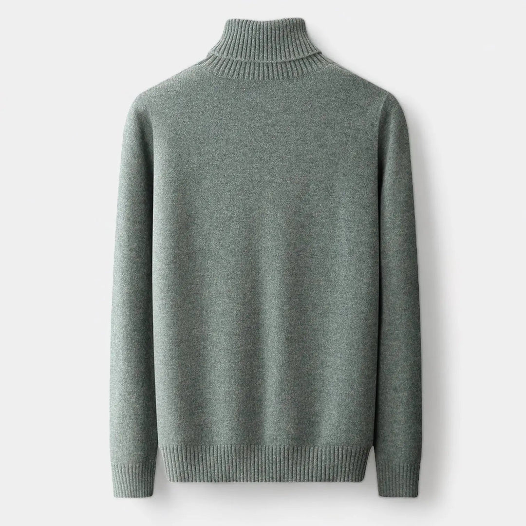 Grøn rullekravesweater set bagfra, med ribstrikket krave, ensfarvet ryg og ribkant forneden 2