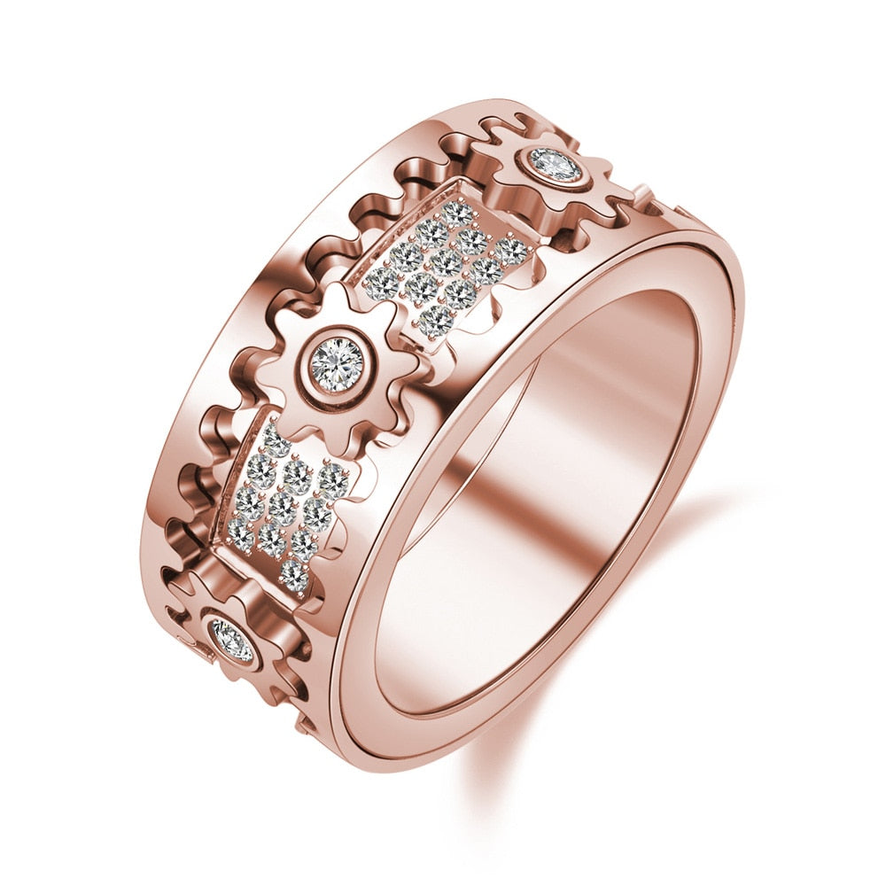 Roségoldener Ring mit Zahnraddesign und funkelnden Kristallen, modischer Schmuck für Damen.