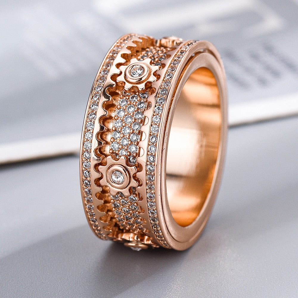 Roségoldener Damenring mit Zirkonia, Blumenmuster, luxuriös, elegant, Schmuck für besondere Anlässe.