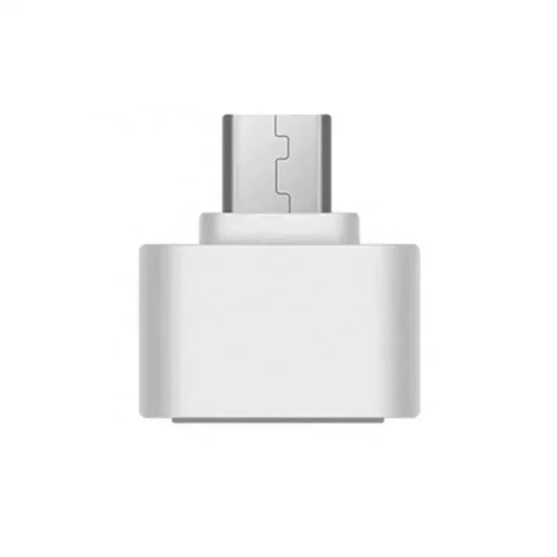 Lille hvid adapter med mikro-USB-stik i toppen og en USB-port forneden 7