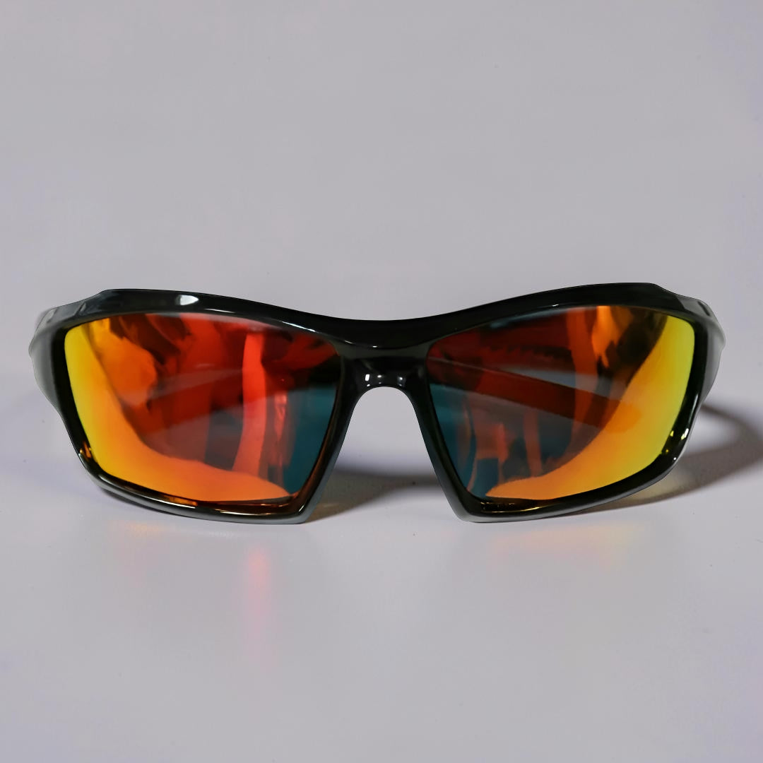 Sportsbrille med orange og røde spejlglas set forfra på lys baggrund 12