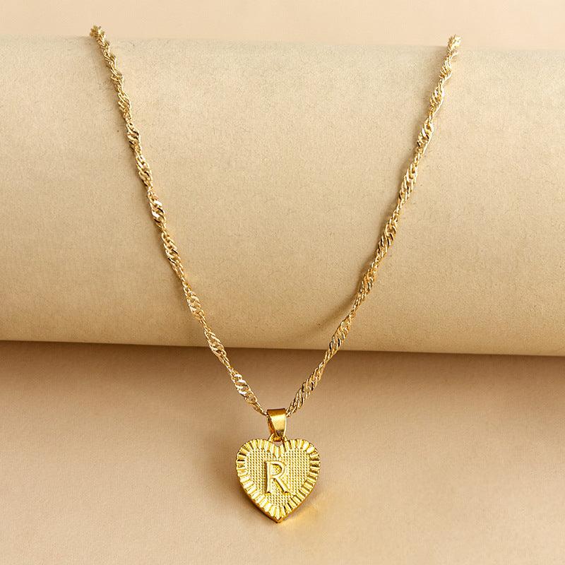 Goldene Herz-Halskette mit Buchstabenanhänger, elegantes Schmuckstück für Damen.