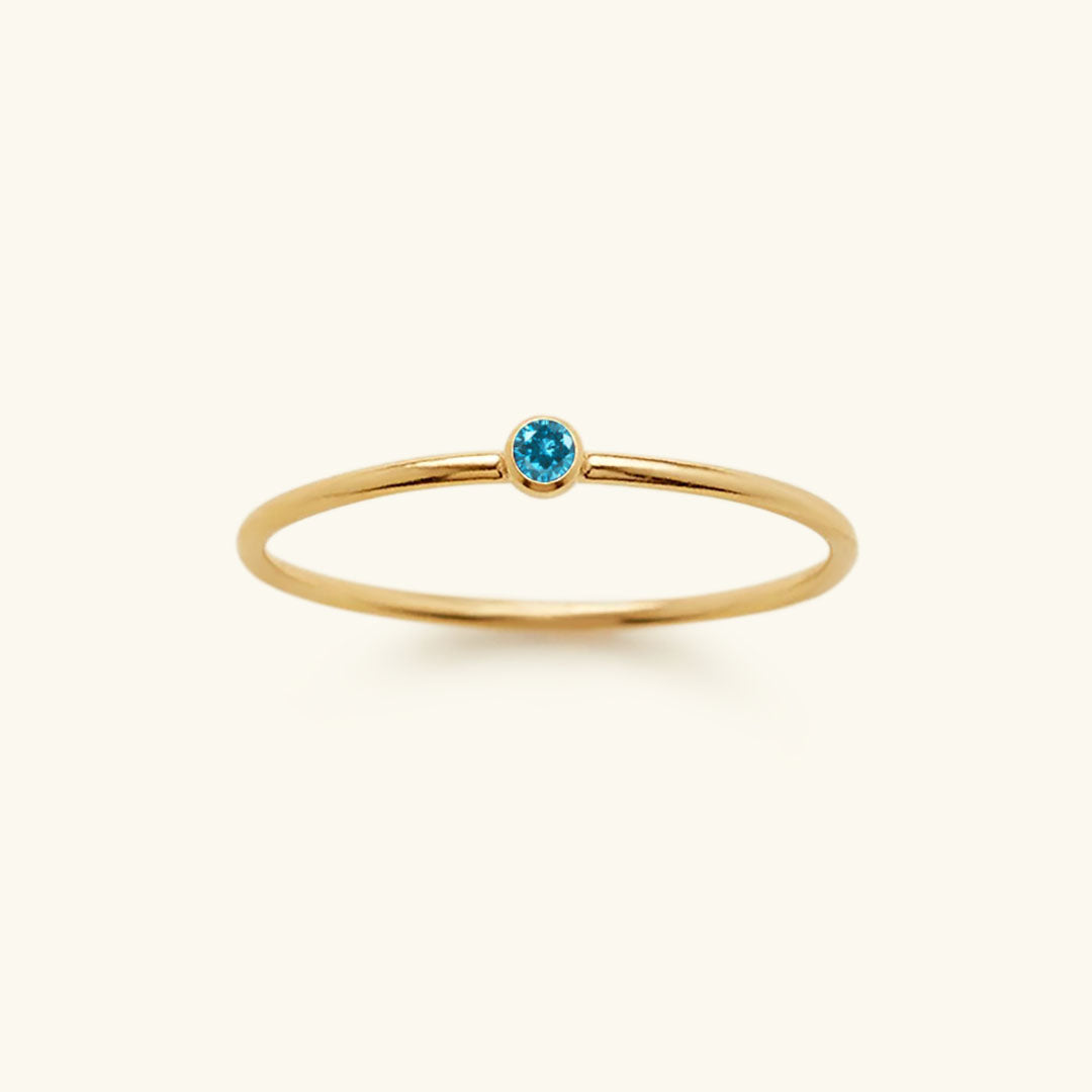 Goldener Ring mit blauem Aquamarin-Edelstein, minimalistisches Schmuckdesign, Geburtstagsgeschenk.