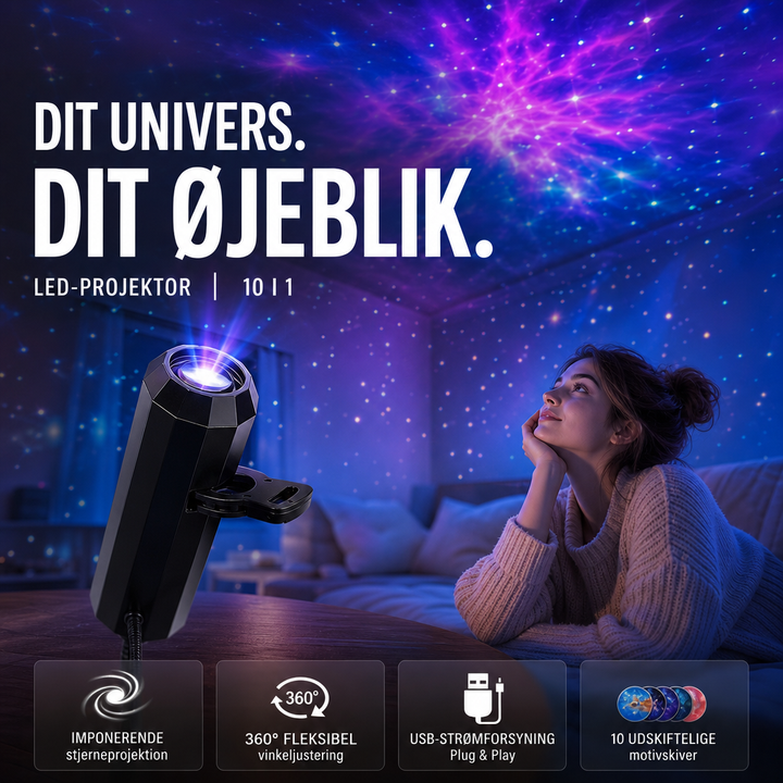 Sort projektor på bord kaster lilla stjernehimmel op i stuen, mens en kvinde ser op 2