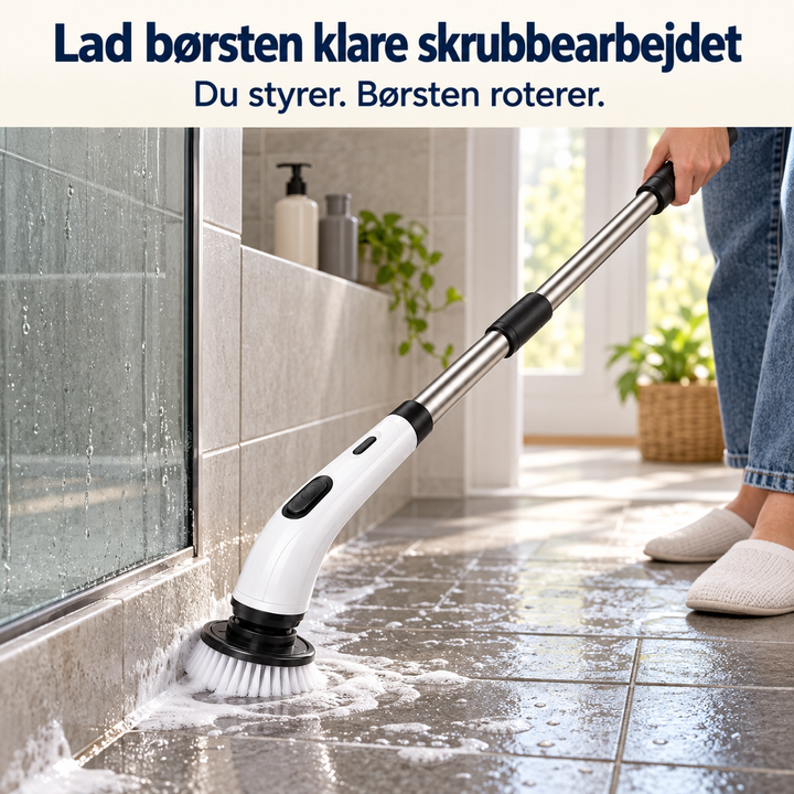 Børsten skurer skum langs bunden af et glasbrusevæg, mens personen står med stangen 11