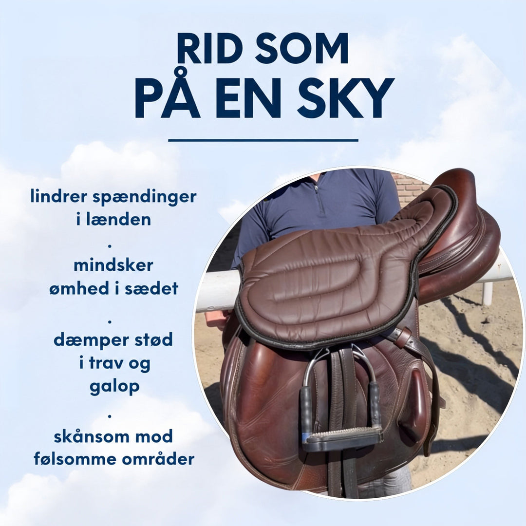 Person holder en brun sadel med et brunt polstret sædehynde ovenpå 4