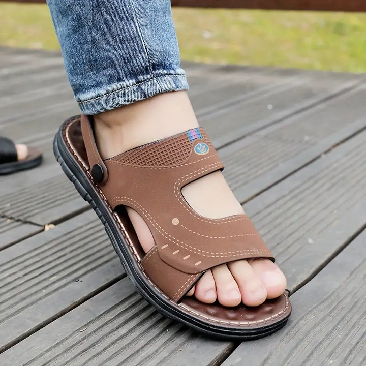 Stilfulde herresandaler med hælrem – Strider