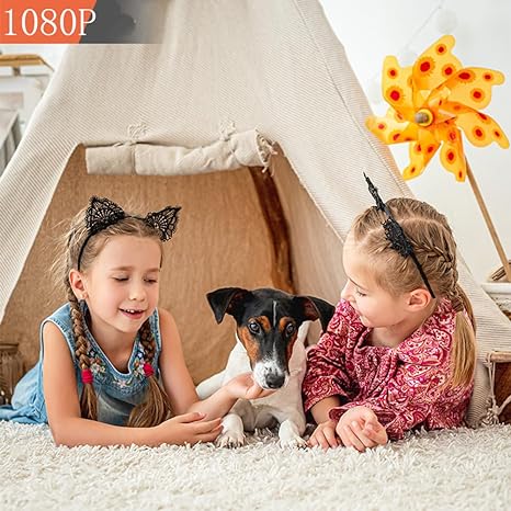 To piger og en hund ligger på et tæppe foran et lille telt, som eksempel på optagelse i Full HD. 2
